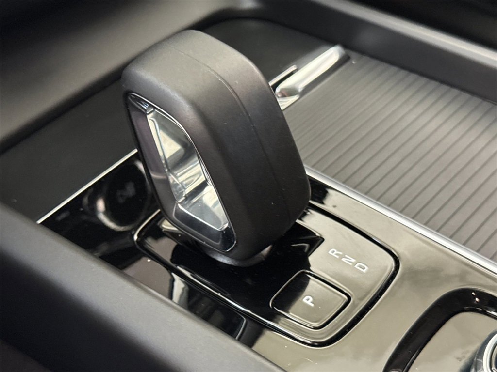 Certified 2023 Volvo XC60 B5 Core w/ Climate Package image 21