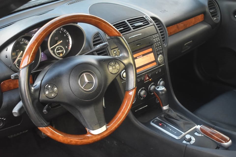 Used 2011 Mercedes-Benz SLK 350 image 8