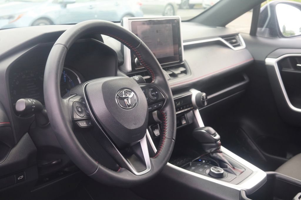 Used 2024 Toyota RAV4 SE AWD/4WD image 8