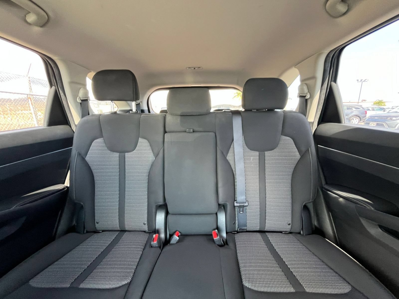 Used 2023 Kia Sorento LX FWD image 38