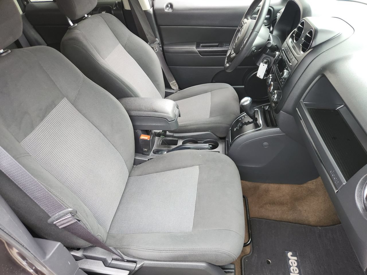 Used 2017 Jeep Patriot Latitude FWD image 11