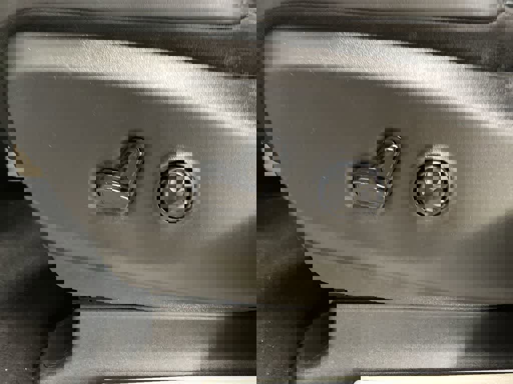 Used 2024 Chrysler Pacifica Touring-L image 15