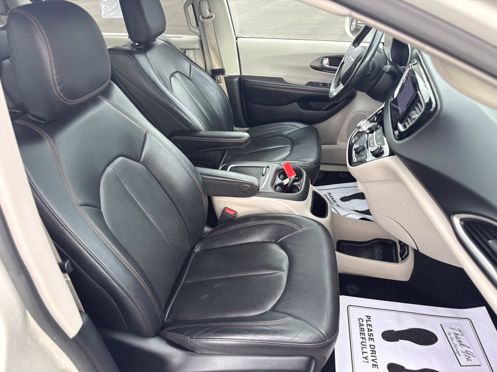 Used 2020 Chrysler Pacifica Touring-L Plus FWD image 26
