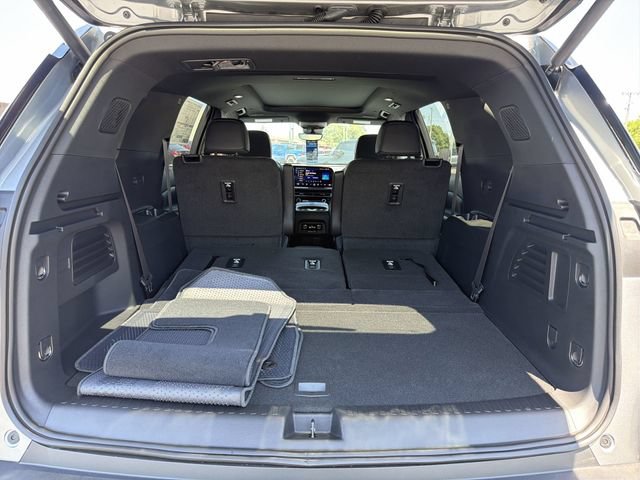 New 2026 Chevrolet Traverse Z71 w/ Driver Confidence Package AWD/4WD image 16