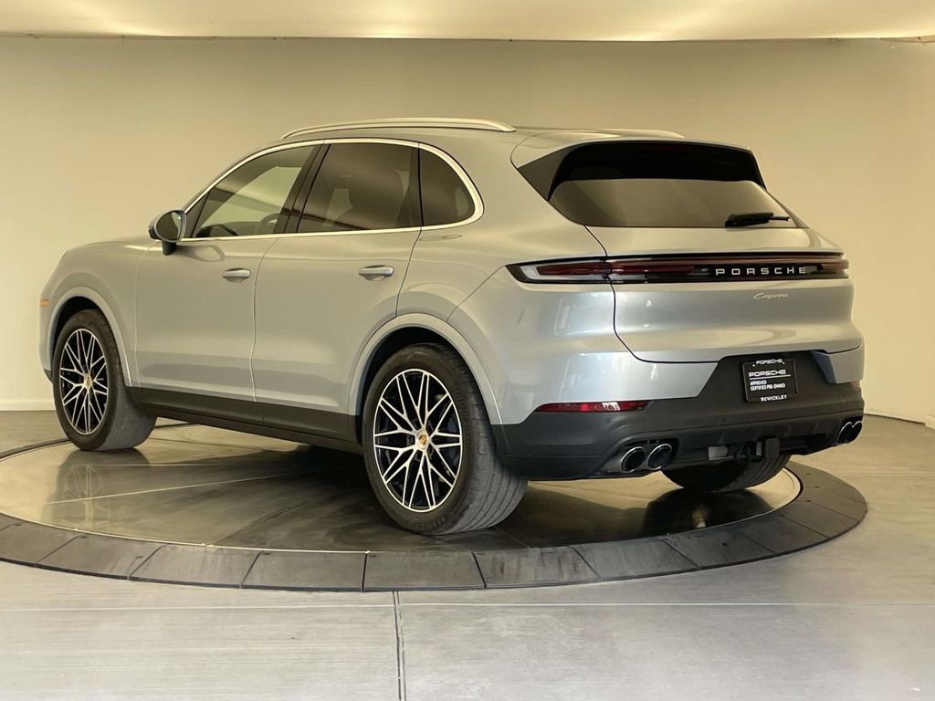 Used 2024 Porsche Cayenne image 3