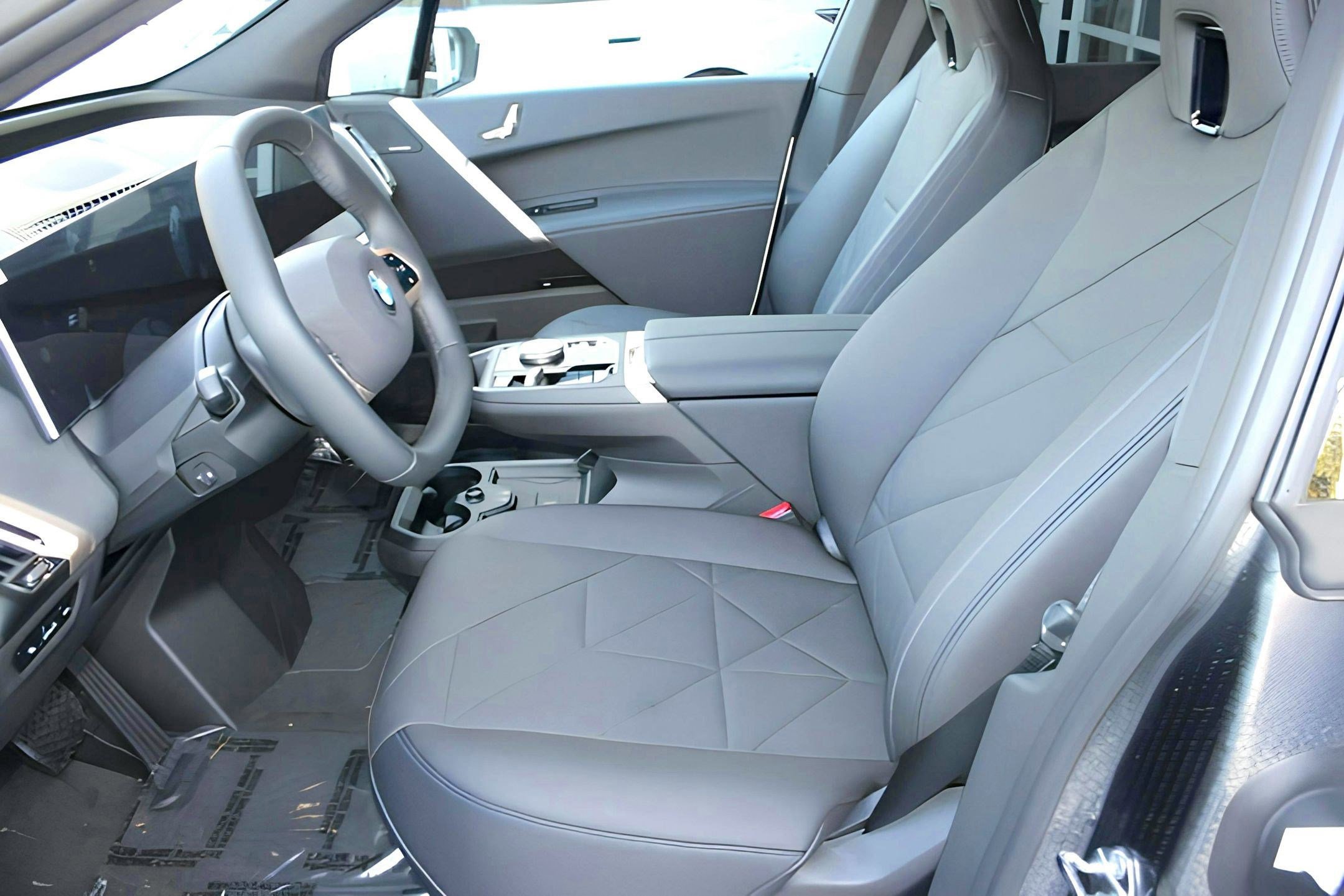 New 2026 BMW iX xDrive60 w/ Premium Package image 5