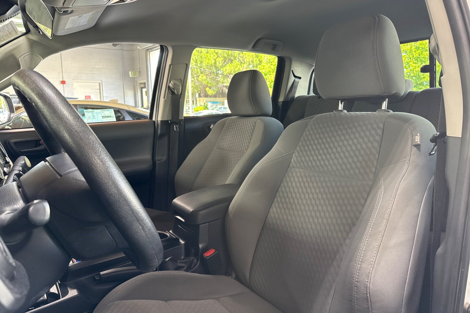 Used 2020 Toyota Tacoma SR AWD/4WD image 5