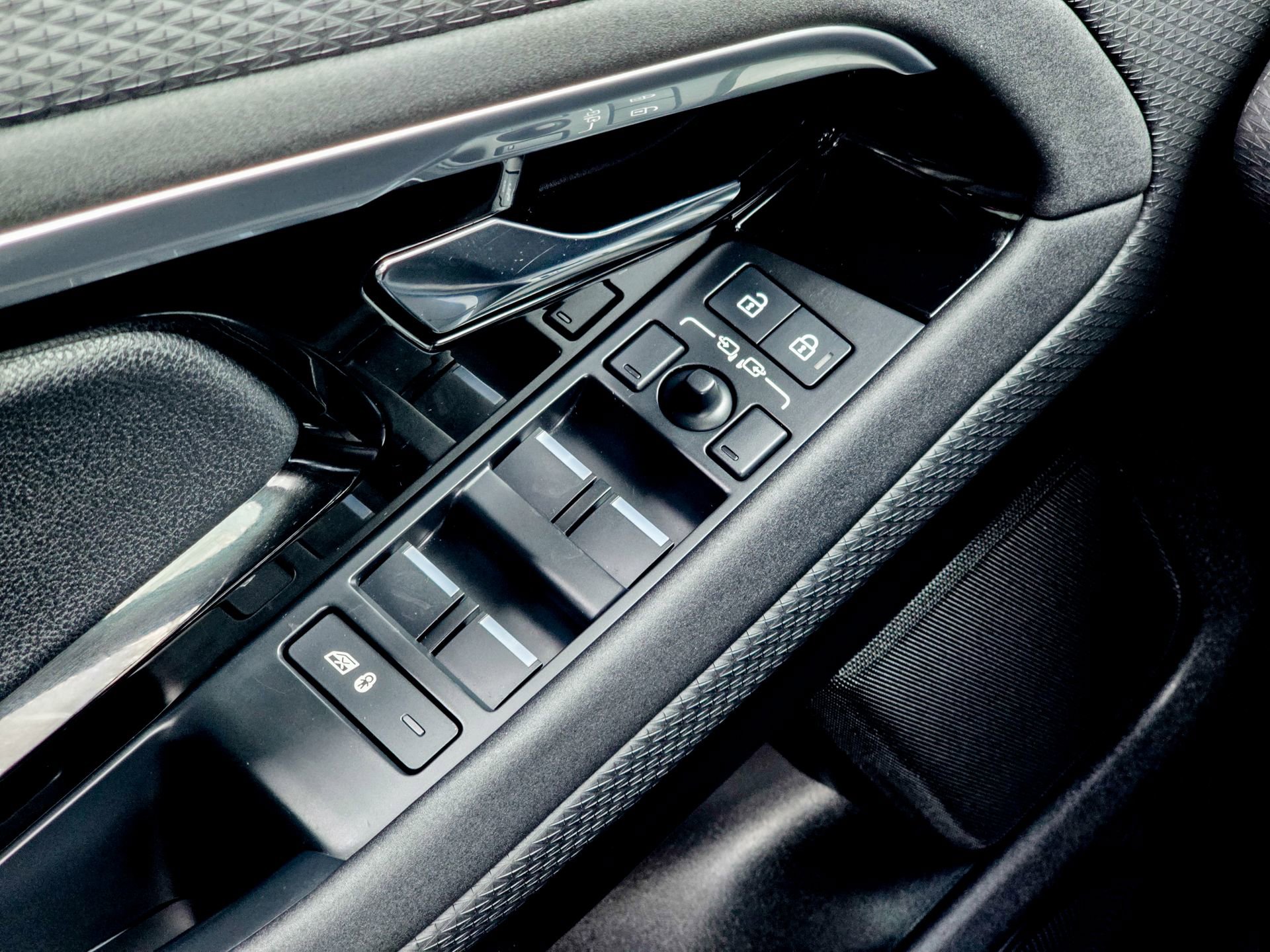 Used 2023 Land Rover Range Rover Evoque S image 13