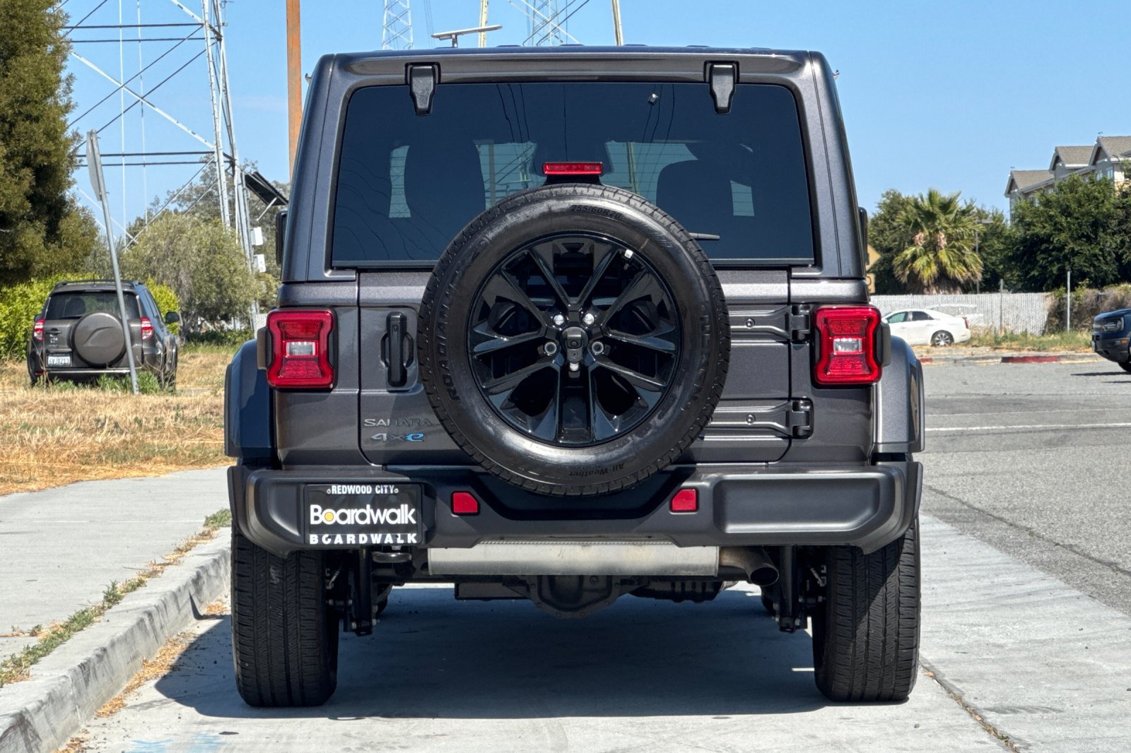 Used 2025 Jeep Wrangler Unlimited Sahara AWD/4WD image 5