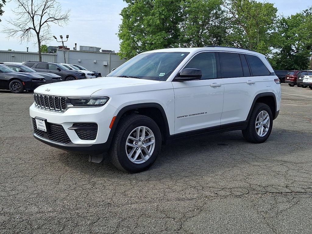 Used 2023 Jeep Grand Cherokee Laredo X AWD/4WD image 6