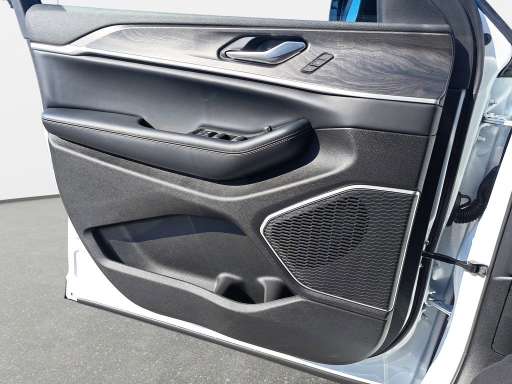 New 2026 Jeep Grand Cherokee L Limited image 29