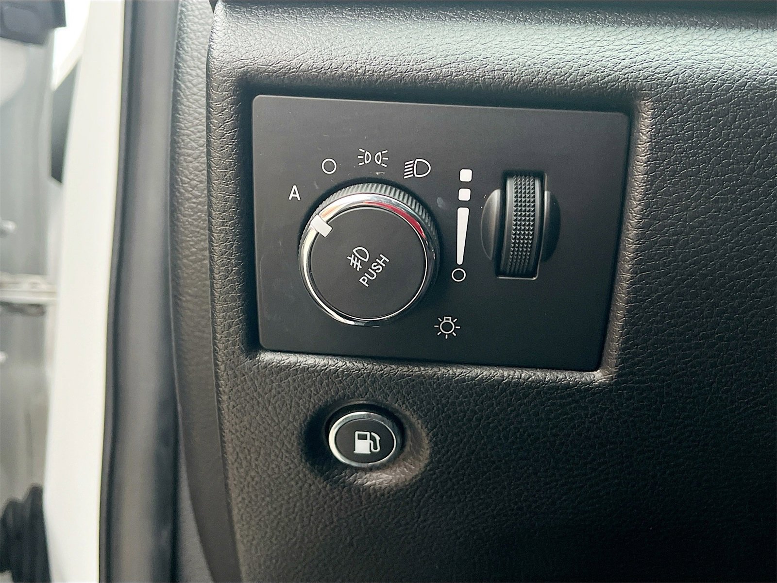 Used 2019 Jeep Grand Cherokee Laredo image 10