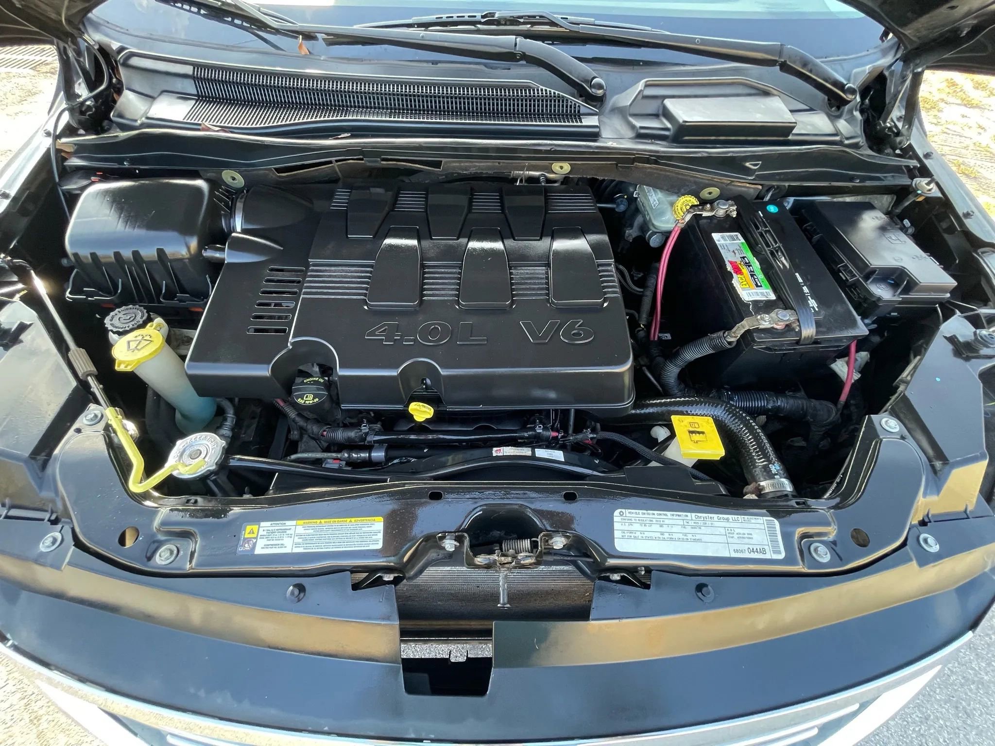 Used 2010 Volkswagen Routan SEL image 39