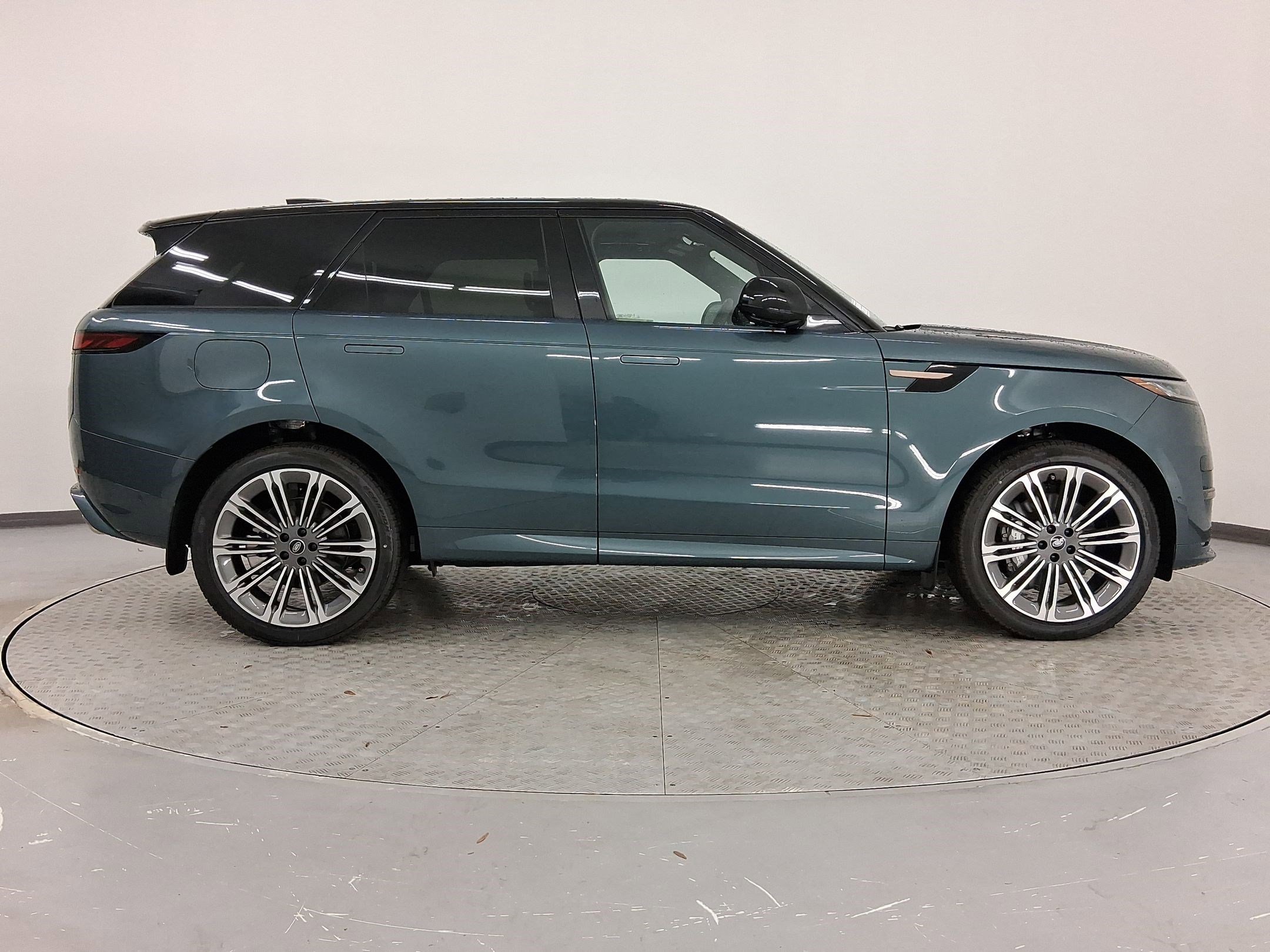 New 2025 Land Rover Range Rover Sport Dynamic SE image 8