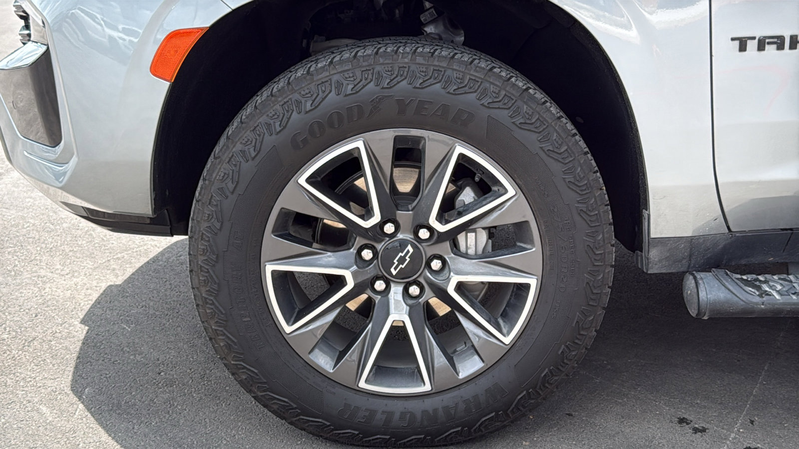 Used 2024 Chevrolet Tahoe Z71 w/ Luxury Package AWD/4WD image 31