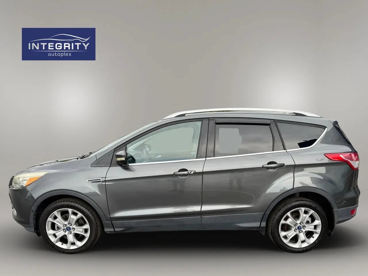 Used 2016 Ford Escape Titanium w/ Equipment Group 301A AWD/4WD image 2