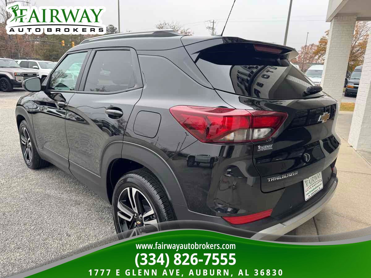 Used 2024 Chevrolet TrailBlazer LT w/ LT Cold Weather Package image 8