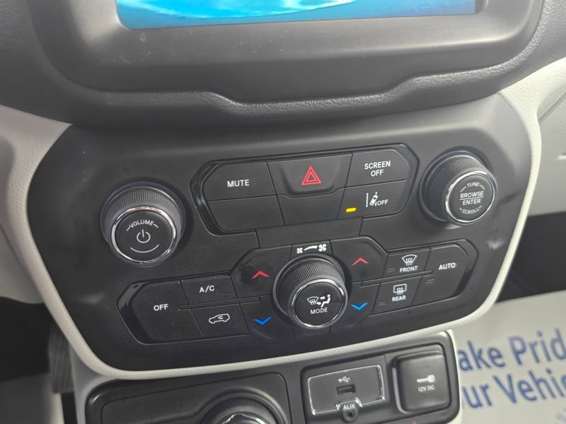 Used 2022 Jeep Renegade Latitude image 32