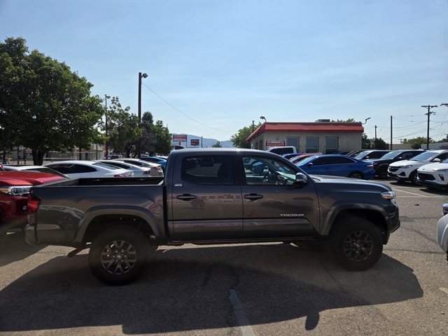Used 2023 Toyota Tacoma SR5 w/ Technology Package AWD/4WD image 3