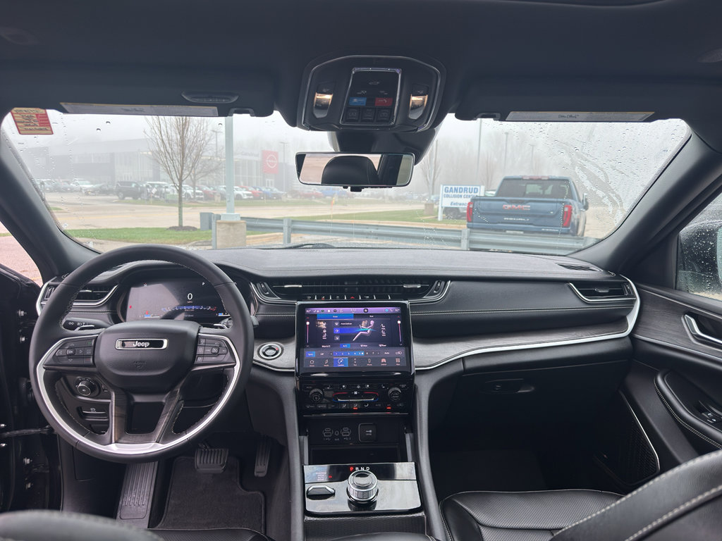 Used 2024 Jeep Grand Cherokee L Limited w/ Luxury Tech Group II AWD/4WD image 29