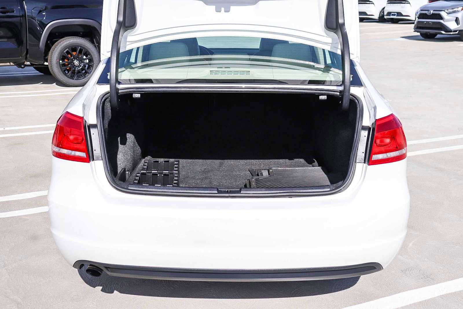 Used 2015 Volkswagen Passat 1.8T Limited Edition image 34