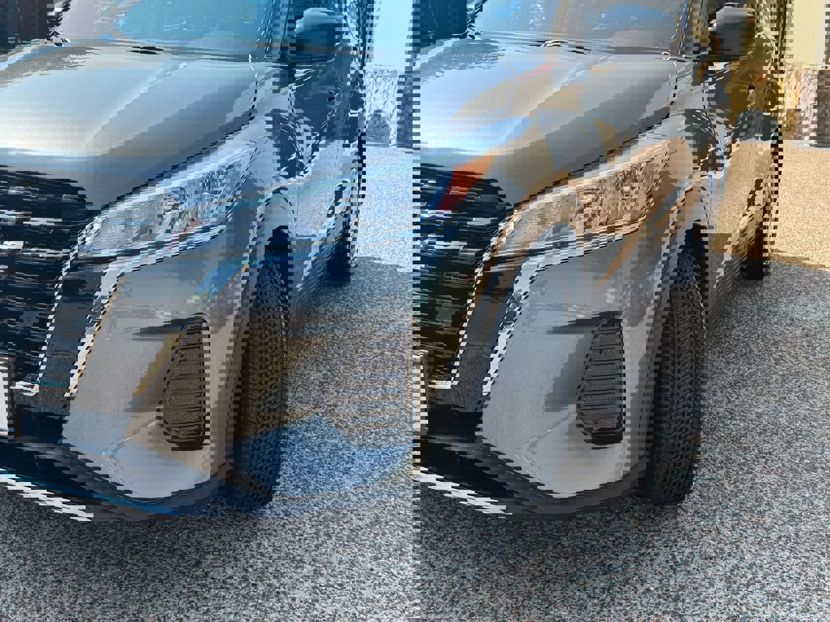 Used 2024 Nissan Kicks S image 3