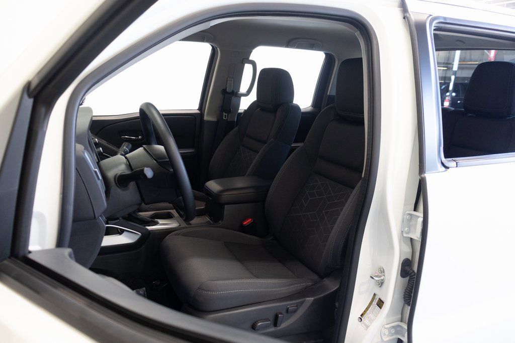 Used 2025 Nissan Frontier SV AWD/4WD image 18