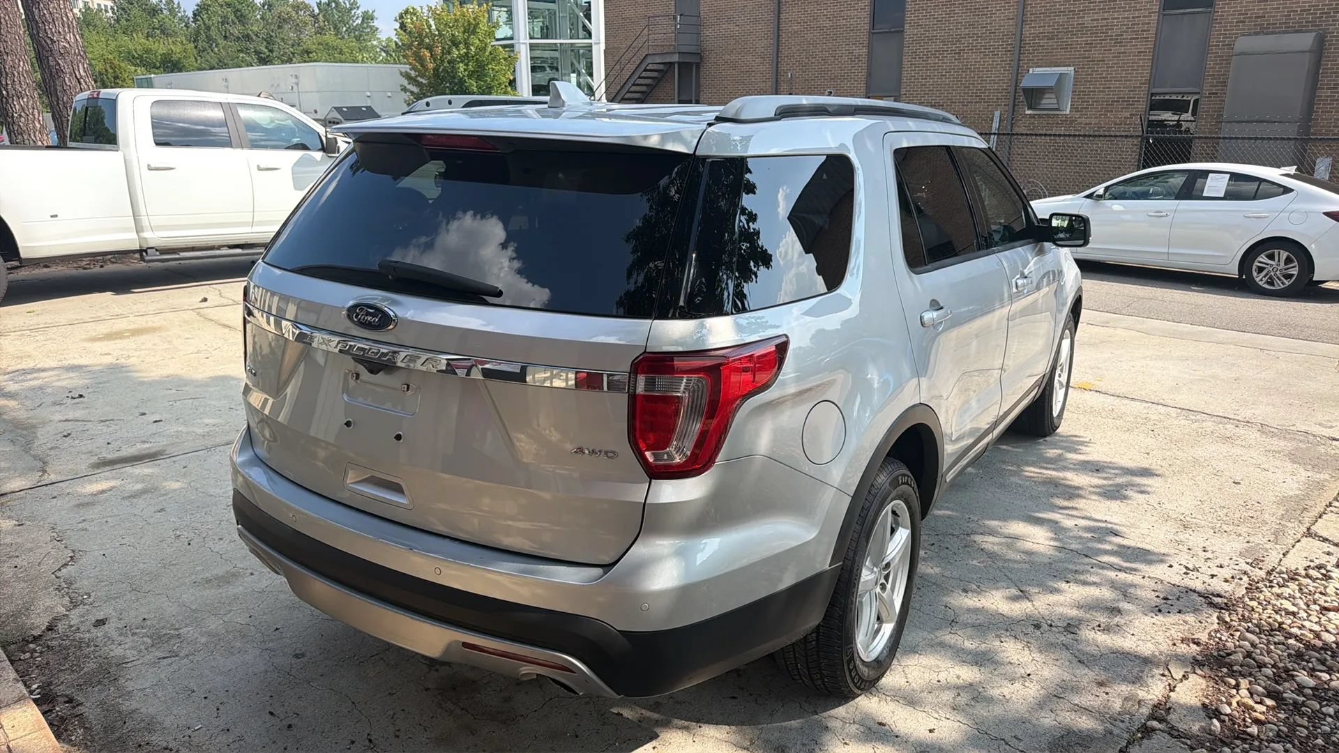 Used 2016 Ford Explorer XLT AWD/4WD image 7