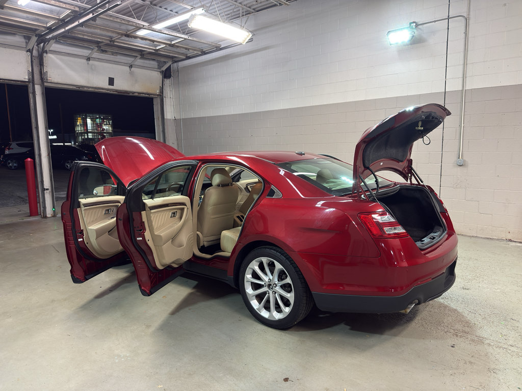 Used 2018 Ford Taurus Limited AWD/4WD image 12