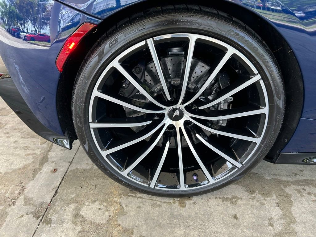 Used 2020 McLaren GT image 26