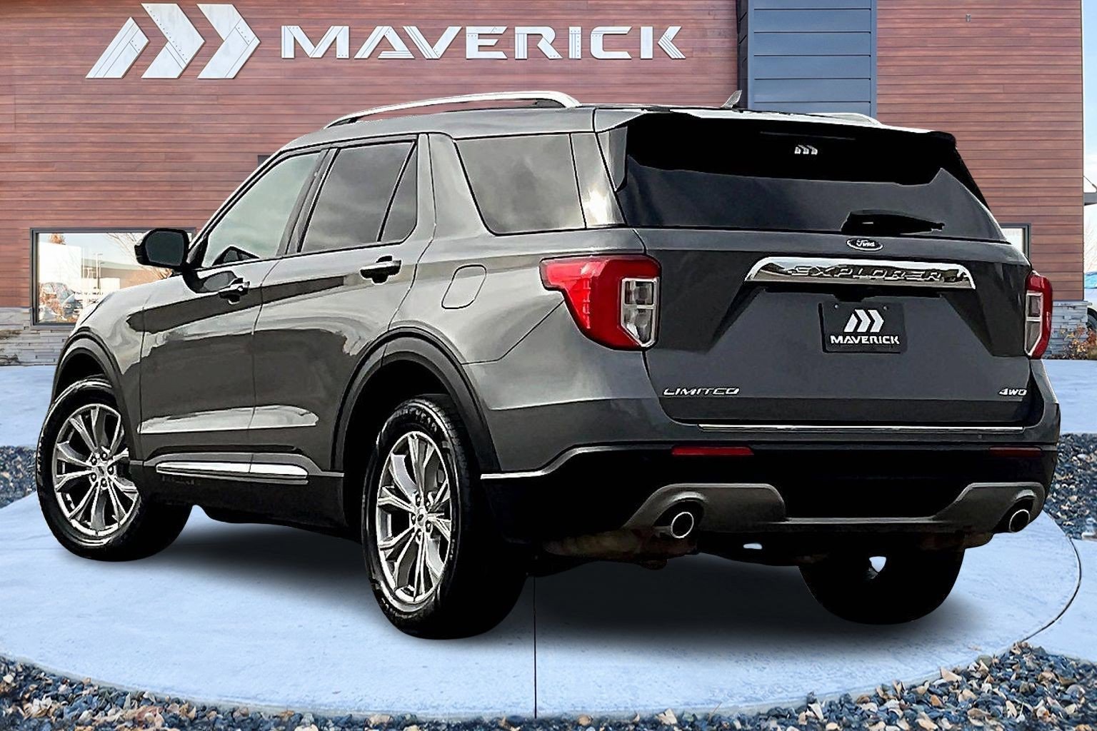 Used 2023 Ford Explorer Limited image 4