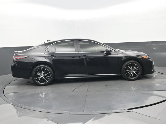 Used 2024 Toyota Camry SE FWD image 2