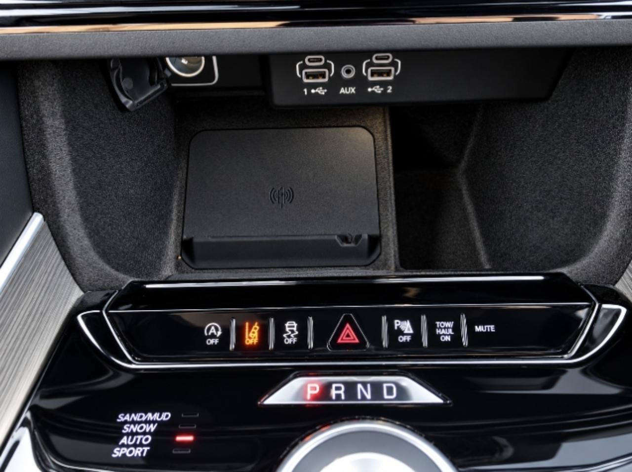 Used 2024 Jeep Wagoneer L Series II AWD/4WD image 27
