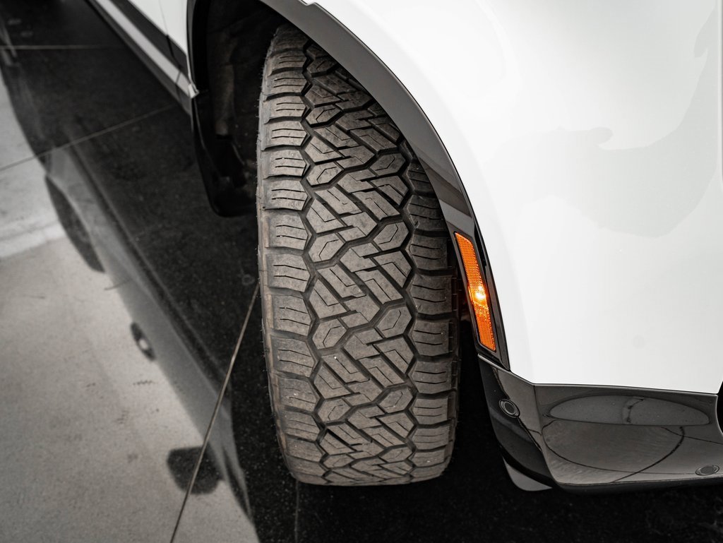 Used 2023 Land Rover Defender 110 X-Dynamic SE image 57