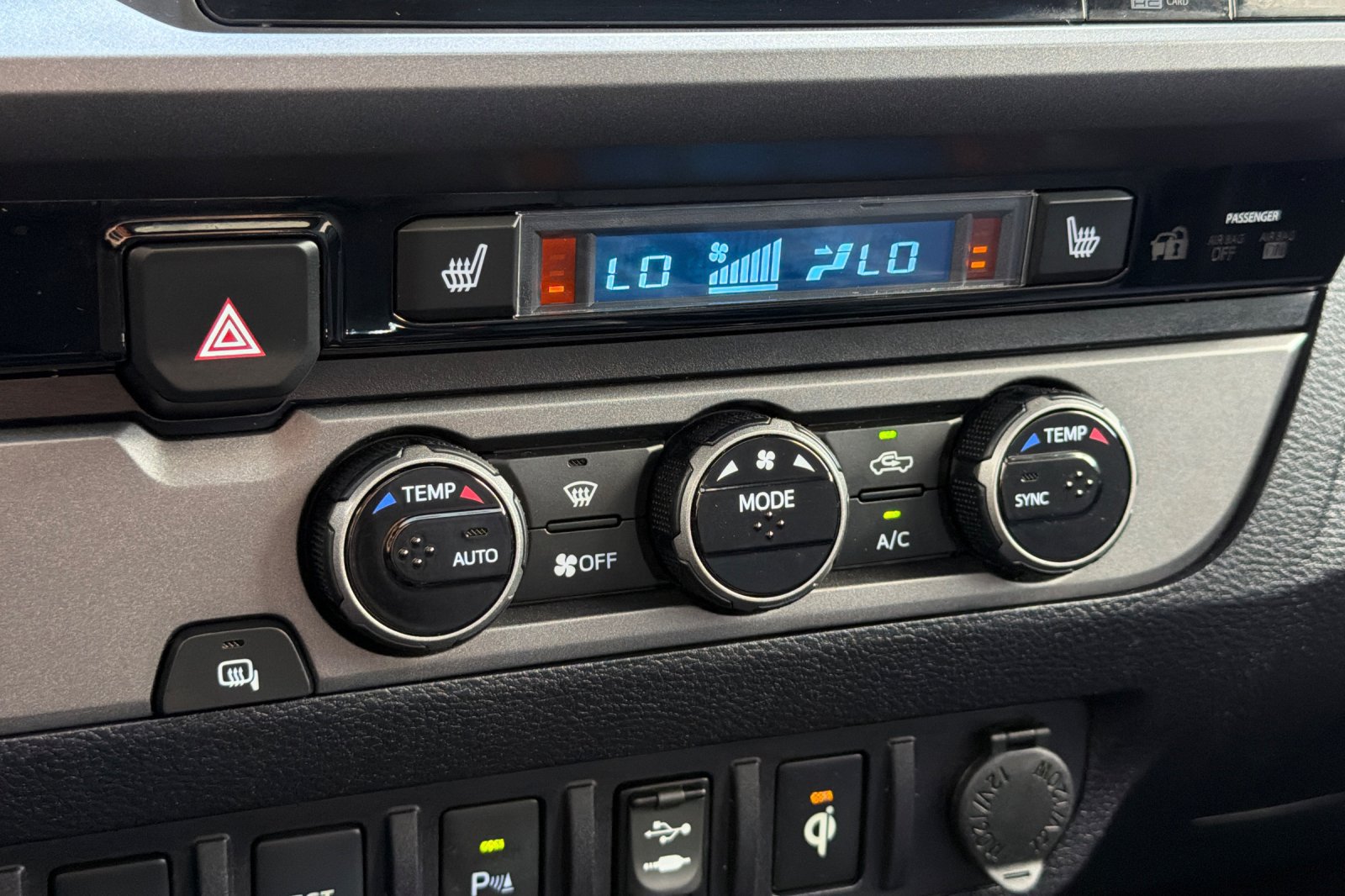 Used 2016 Toyota Tacoma TRD Sport w/ Premium & Technology Package RWD image 20