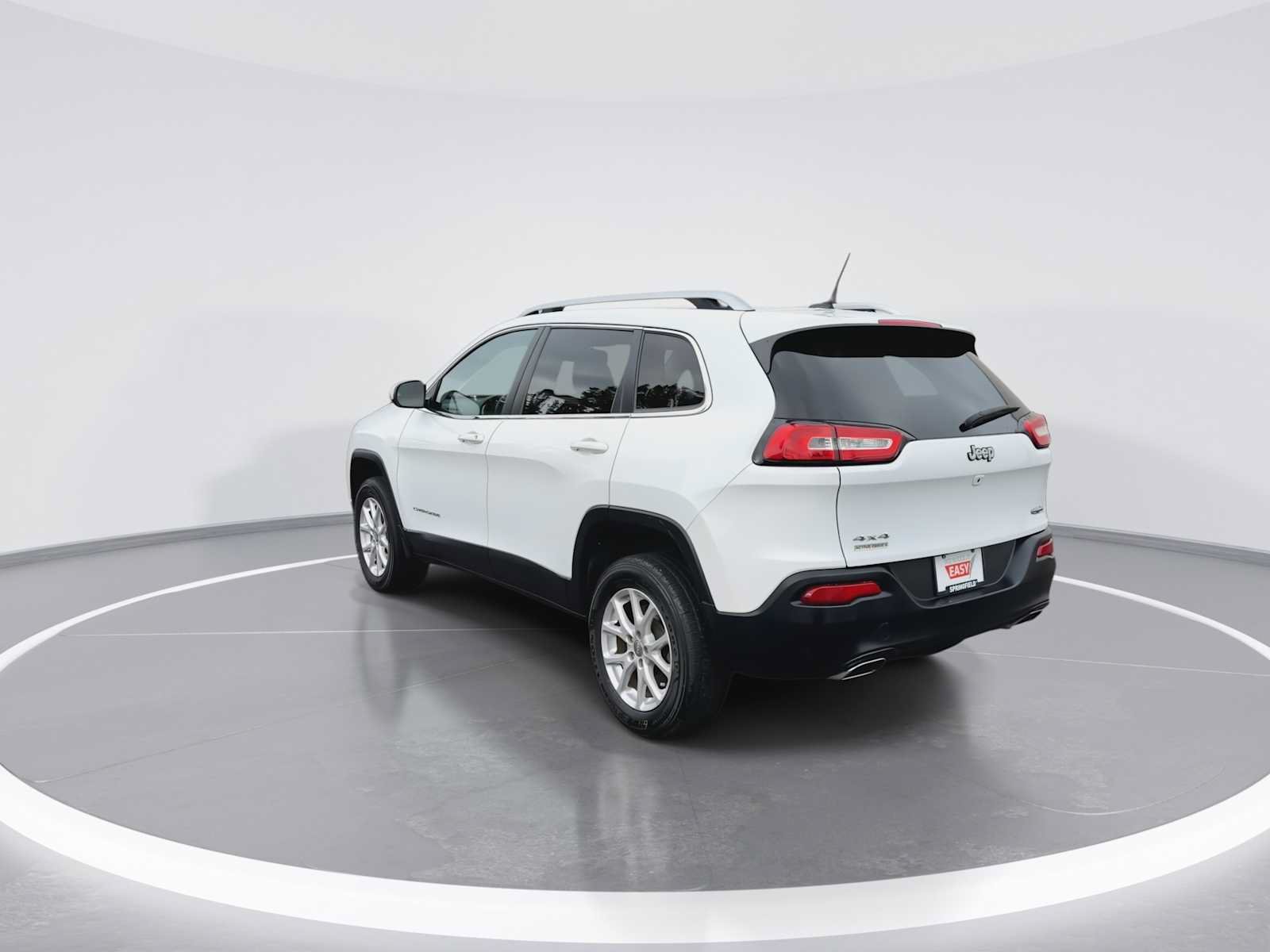 Used 2017 Jeep Cherokee Latitude AWD/4WD image 6