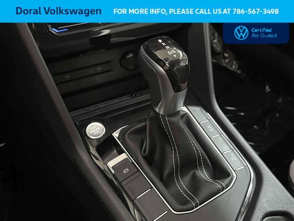Used 2025 Volkswagen Taos SE FWD image 21