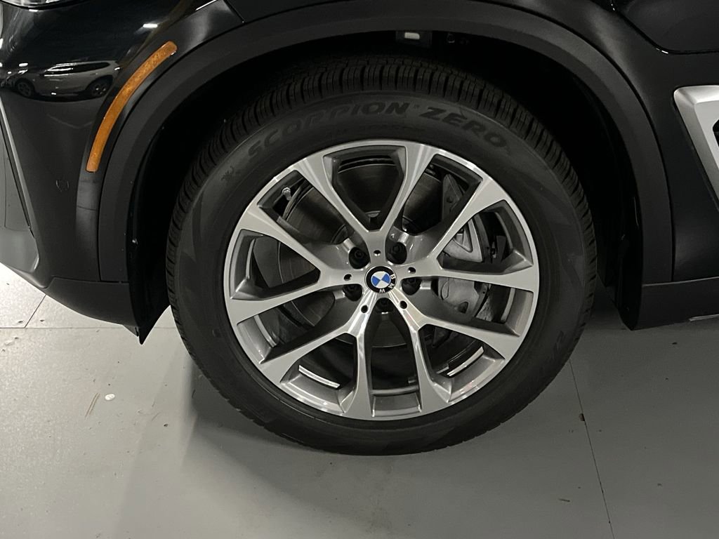 New 2026 BMW X5 xDrive50e image 10