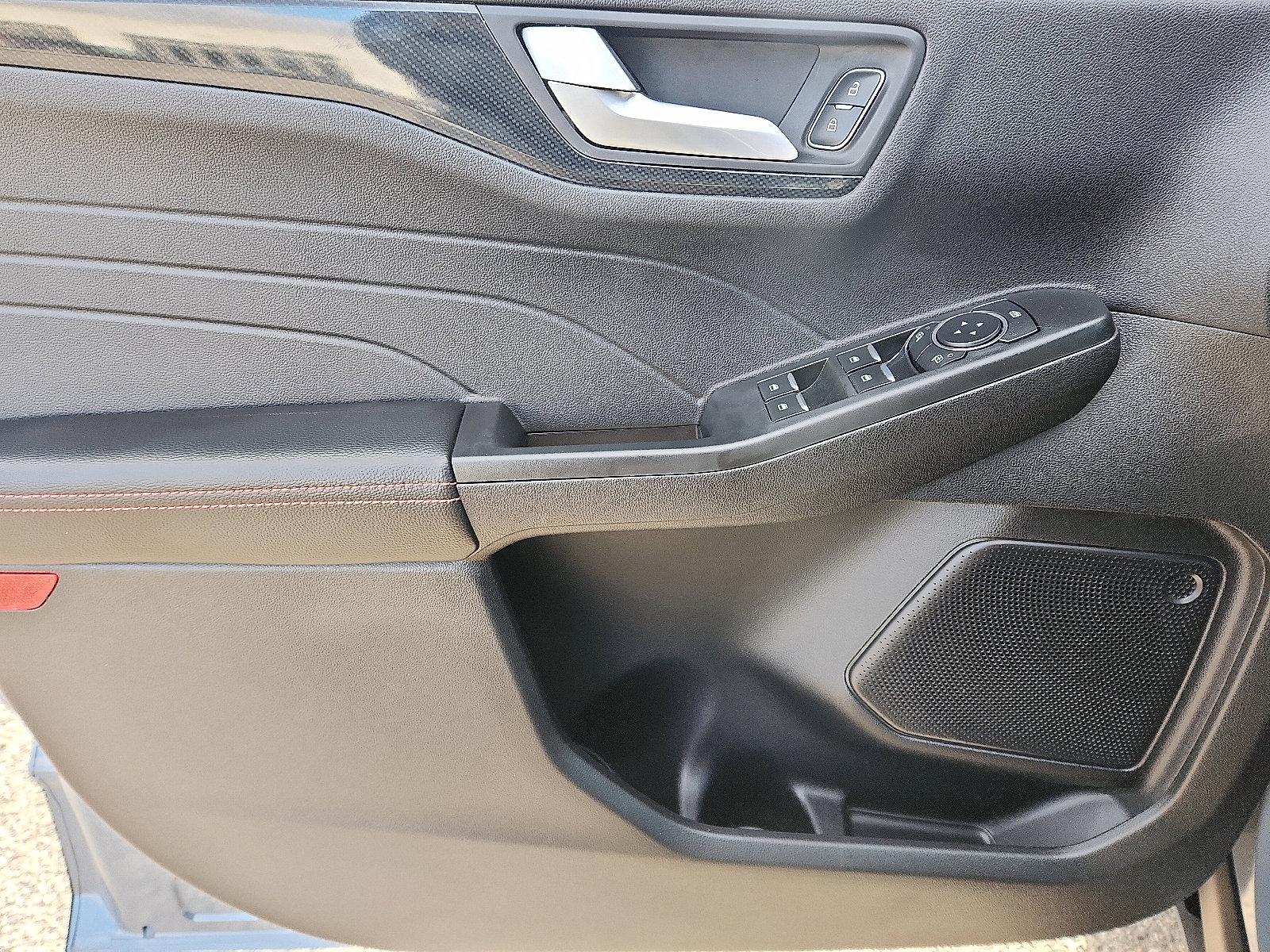 Used 2025 Ford Escape ST-Line w/ Cold Weather Package image 13