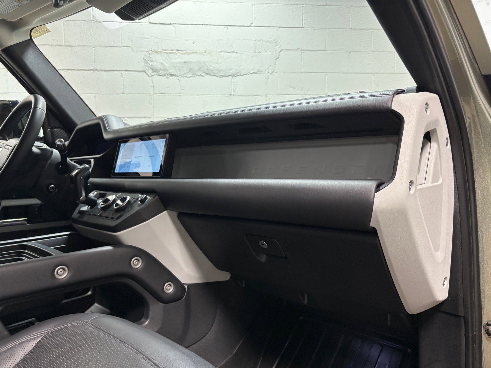 Used 2020 Land Rover Defender 110 HSE AWD/4WD image 30