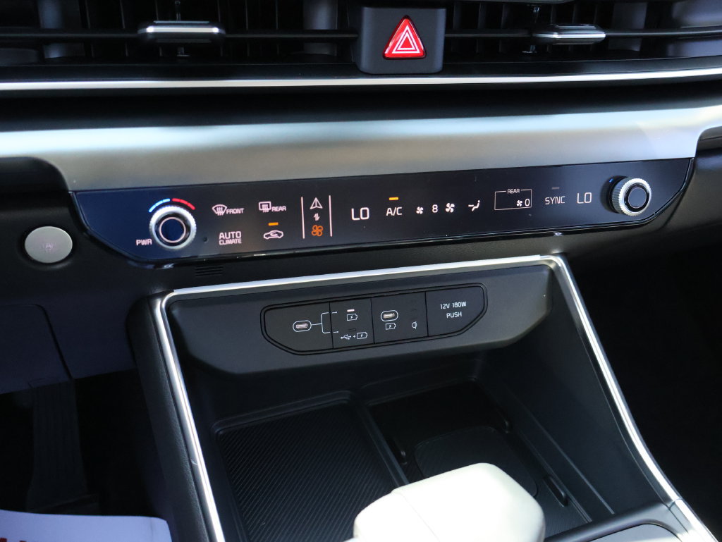New 2027 Kia Carnival SX w/ Dark Edition Package FWD image 34