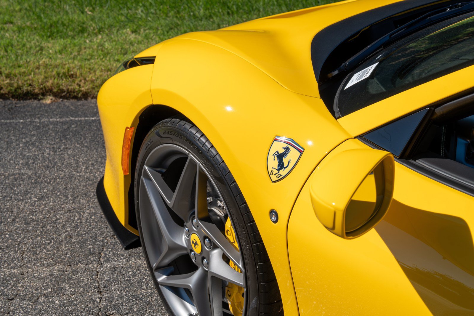 Certified 2022 Ferrari F8 Tributo RWD image 10
