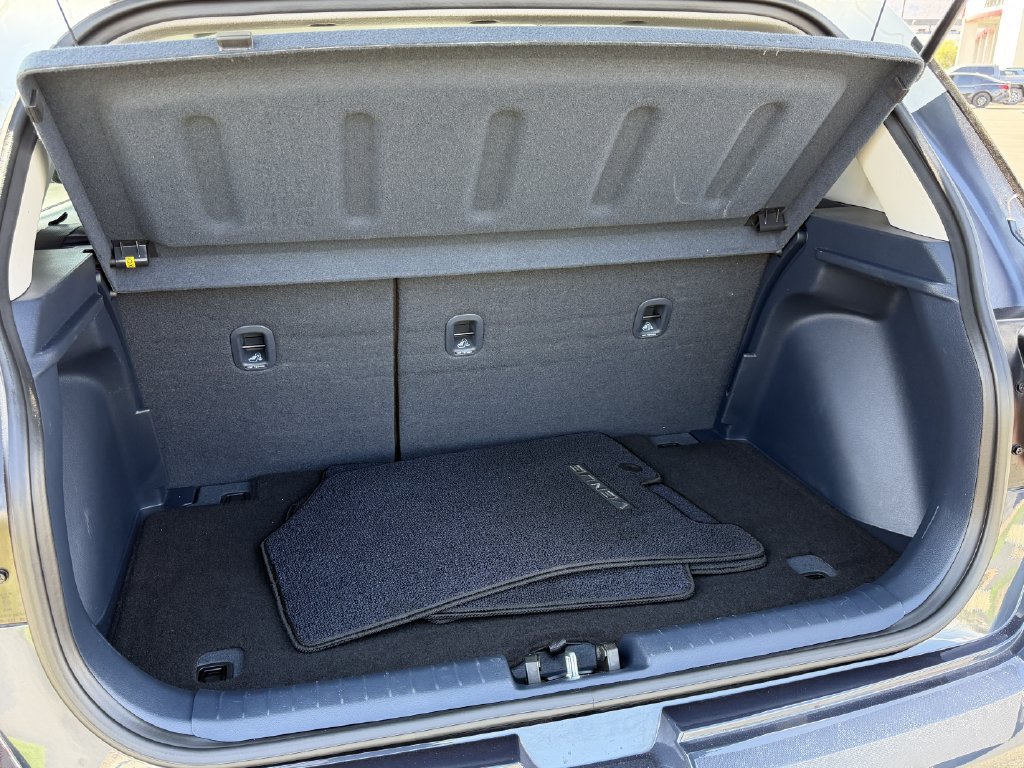 Used 2022 Hyundai Venue Limited FWD image 17