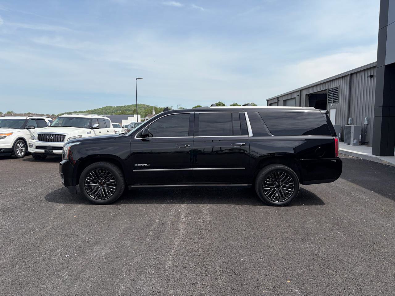 Used 2018 GMC Yukon XL Denali w/ Denali Ultimate Package AWD/4WD image 6