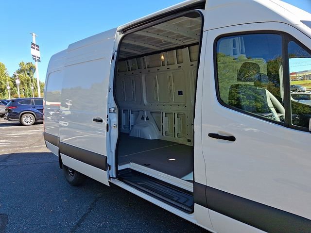 Used 2025 Mercedes-Benz Sprinter 2500 image 10