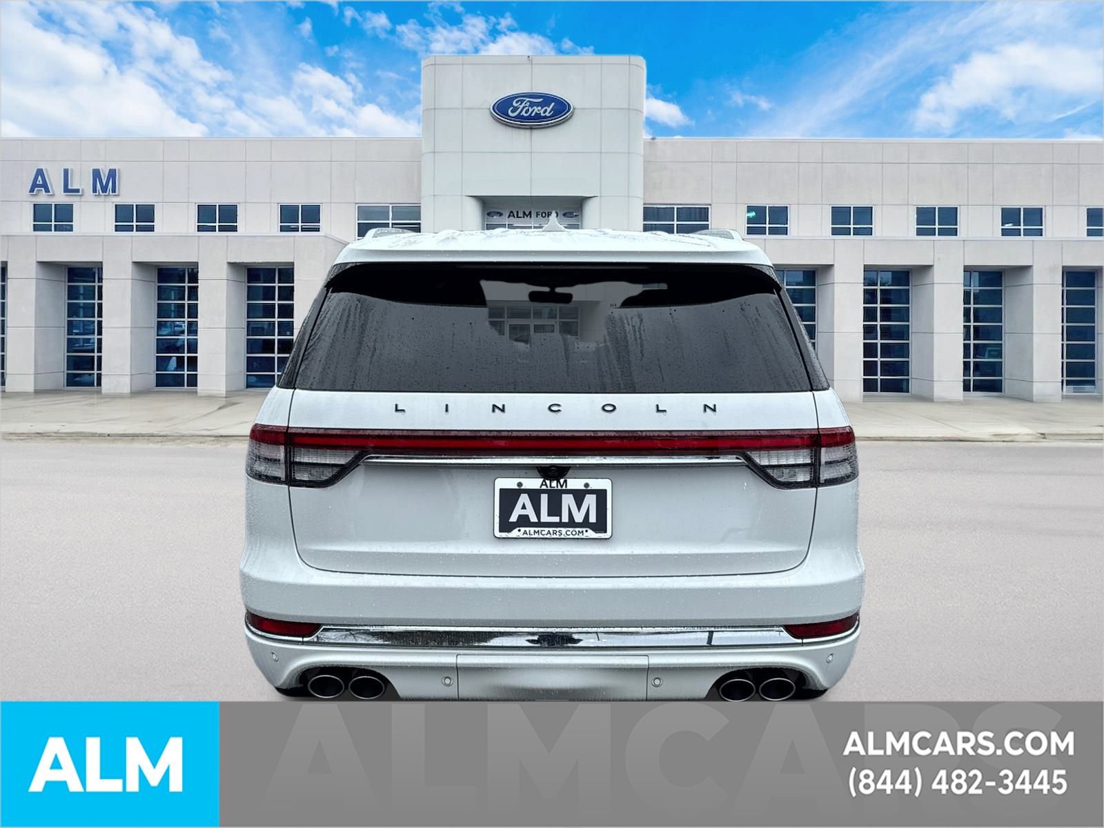 Used 2023 Lincoln Aviator Black Label w/ Class IV Trailer Tow Package image 6