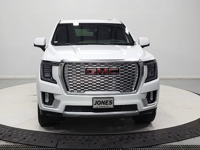 Used 2021 GMC Yukon XL Denali w/ Advanced Technology Package AWD/4WD image 3