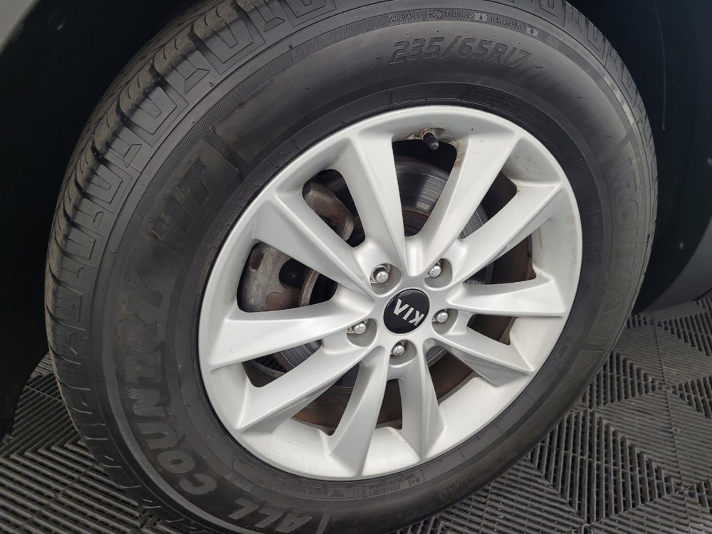 Used 2020 Kia Sorento LX FWD image 31