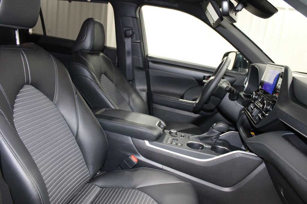 Used 2025 Toyota Highlander XSE image 36
