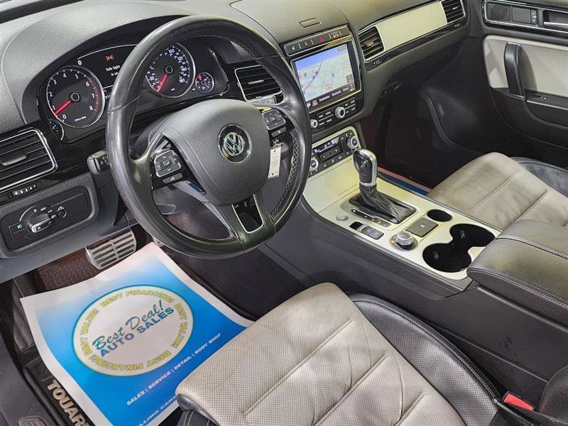 Used 2017 Volkswagen Touareg Wolfsburg Edition AWD/4WD image 19
